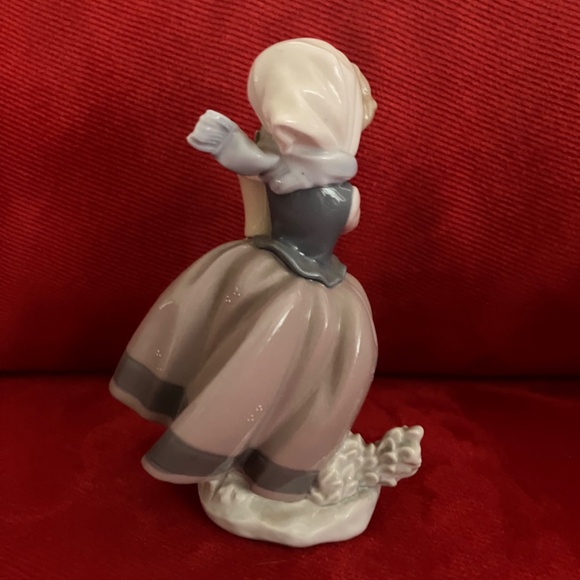 Lladro Spring is Here Girl w/Flowers - Picture 3 of 6